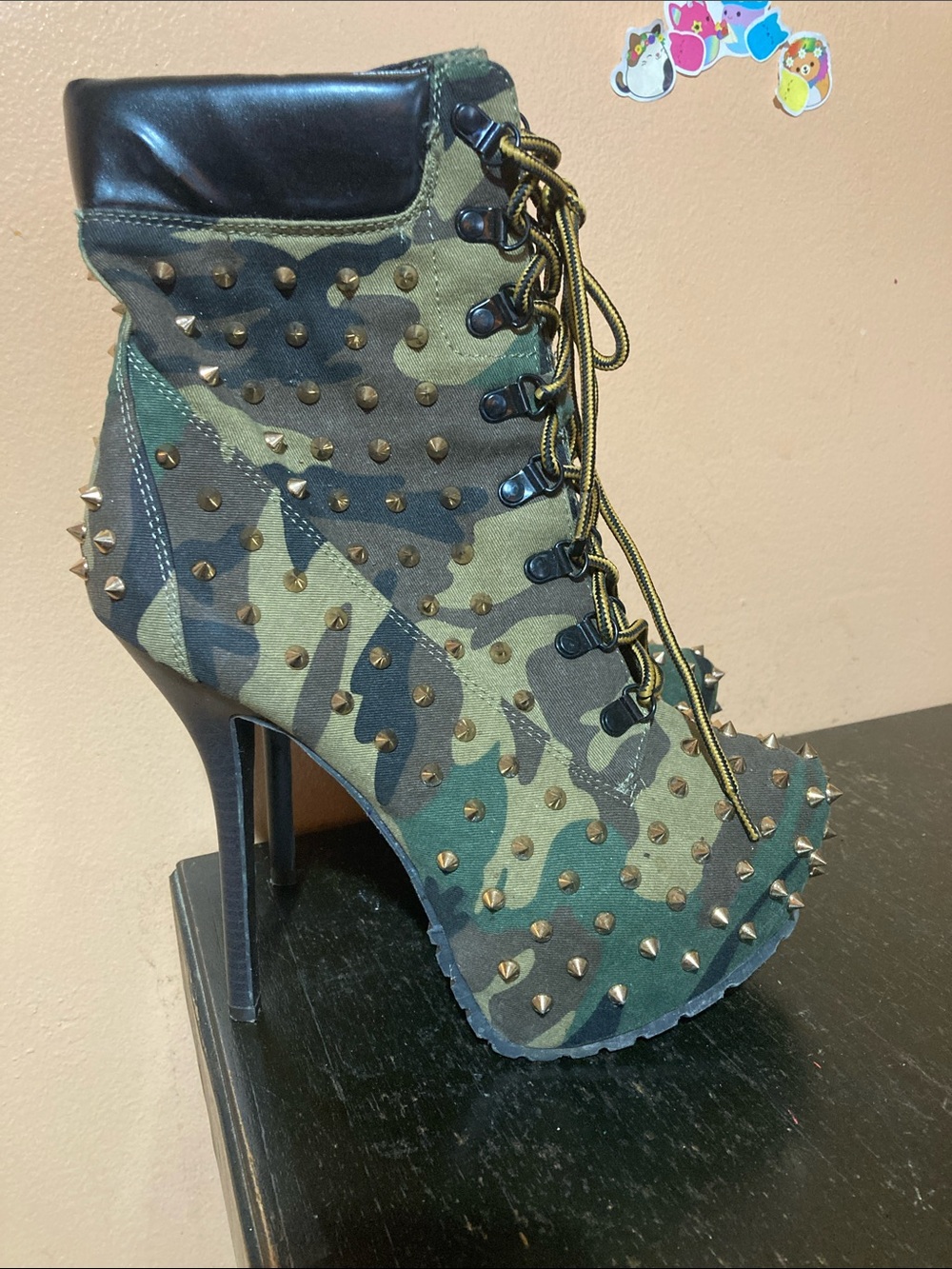 Vintage Wild Diva very sought after Camo Studded Lace-Up Ankle Boot - Green